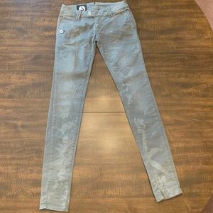 JCOLOR MONOCHROMATIC FLORAL ALEXIS PANT